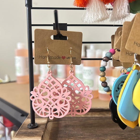 Jewelry - Gorgeous Lightweight Wooden Pink Geometric Boho Dangly Earrings NEW